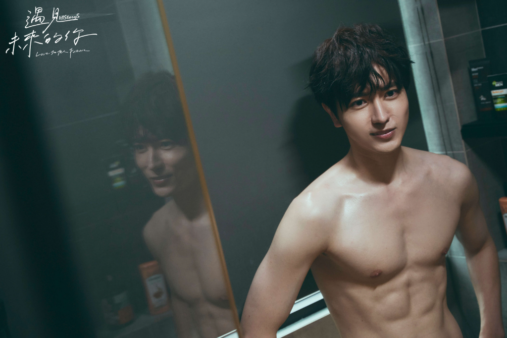 陳璽安露結實「白巧克力腹肌」分享增肌技巧:拍戲期間完全不碰澱粉類食物。/LINE TV