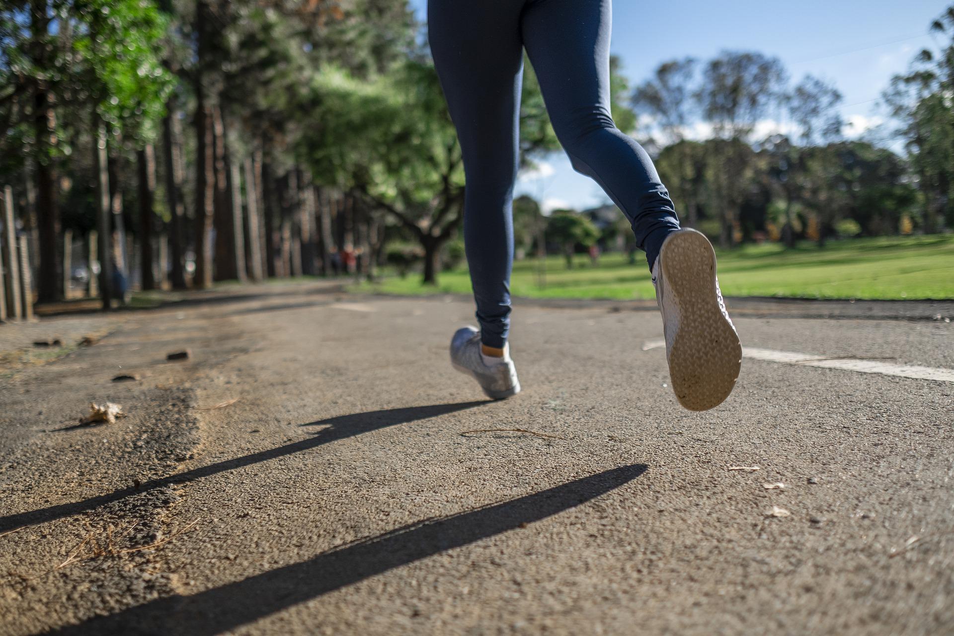 https://pixabay.com/photos/running-woman-race-athlete-sport-4782722/
