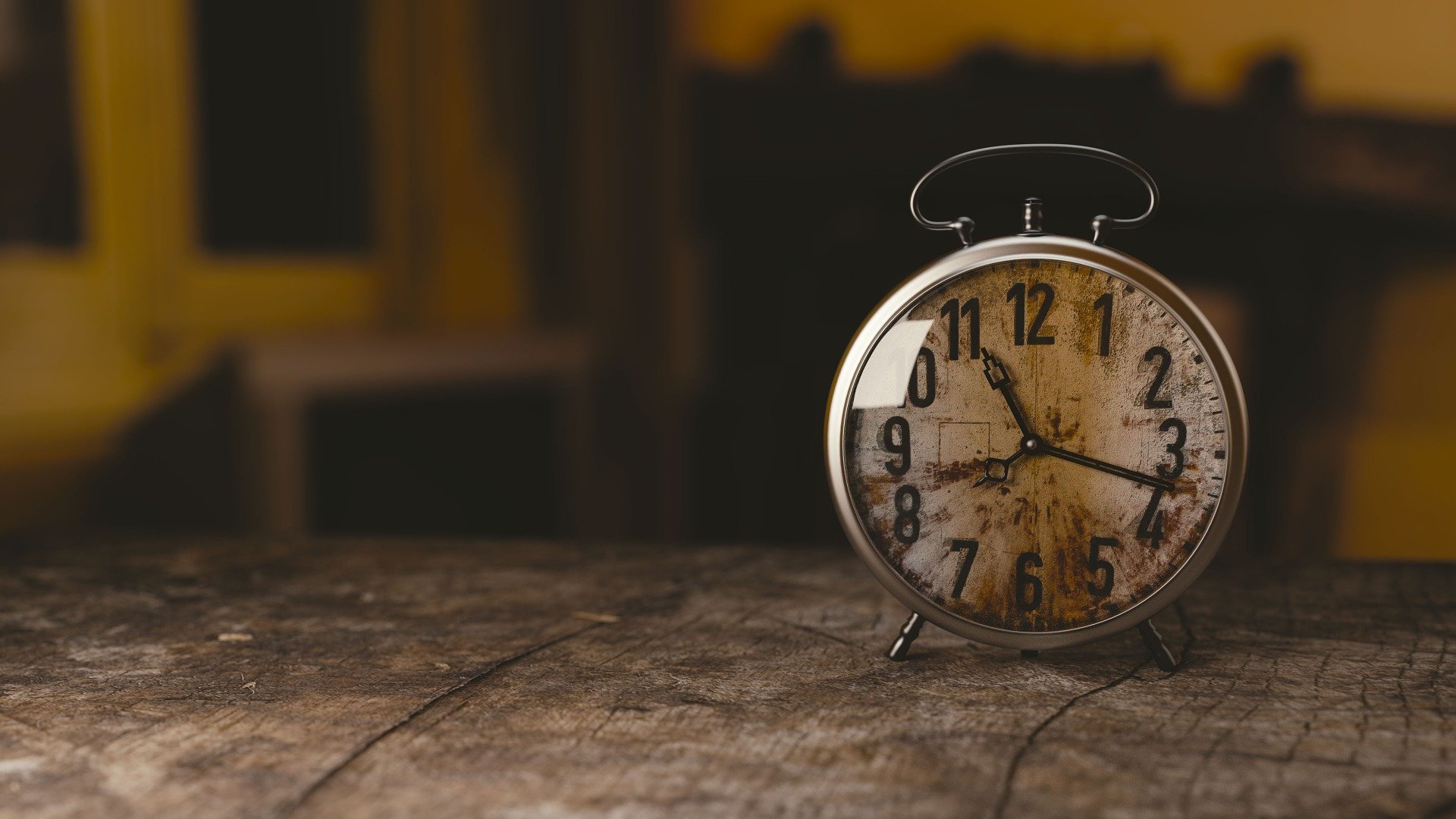 https://pixabay.com/photos/clock-alarm-clock-watch-time-old-1274699/